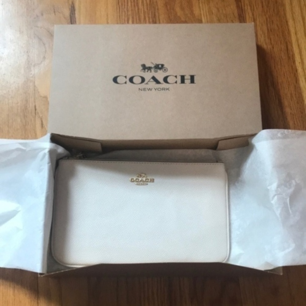 NWT Coach Wristlet in Chalk